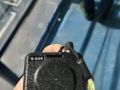 10.首に下げた無線機から説明が聞こえます
