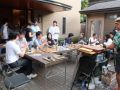12.BBQを囲んで会話も弾みます