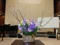 10.出来上がった生け花の作品。伊都子顧問が好きな紫のお花と桜の枝が伸びやかな春を感じさせます。